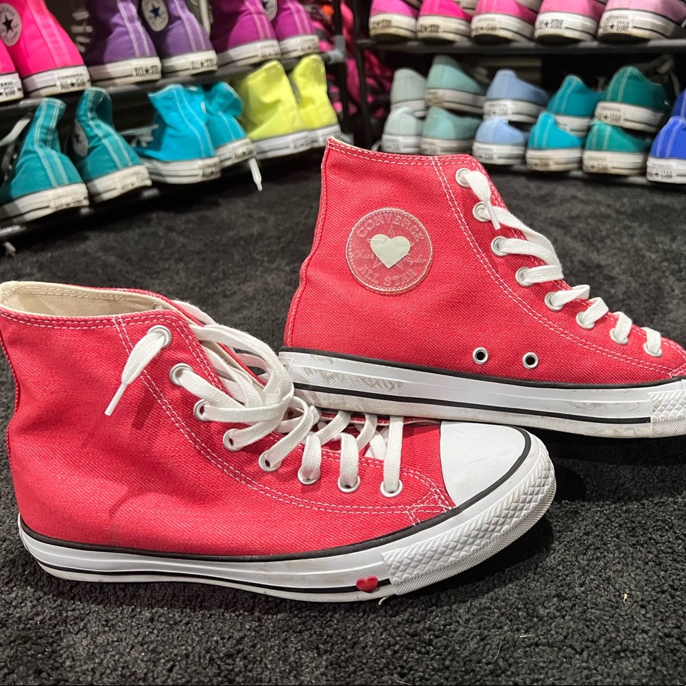 Red converse chucks high tops heart ❤️ 7 9